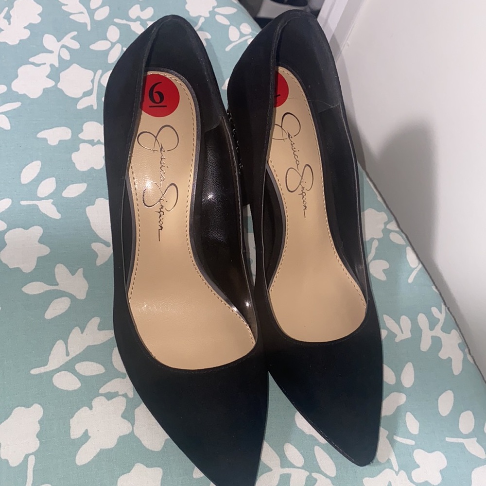 Black Pumps - image 2